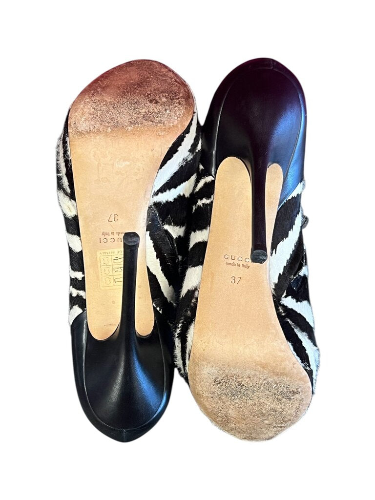 Zebra printed heel