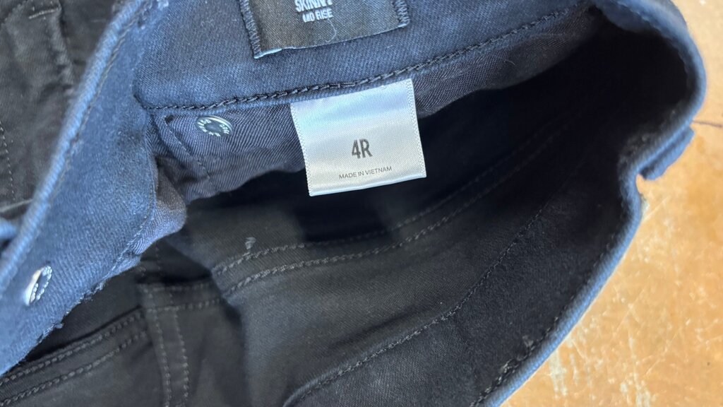 4R- Express Women's black Skinny Jeans