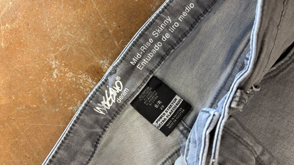 Size 6R- Mid Rise Skinny Jeans