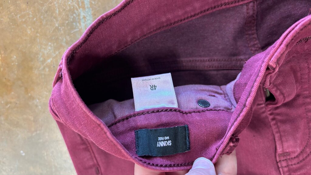 4R- Express Skinny Jeans in Burgundy