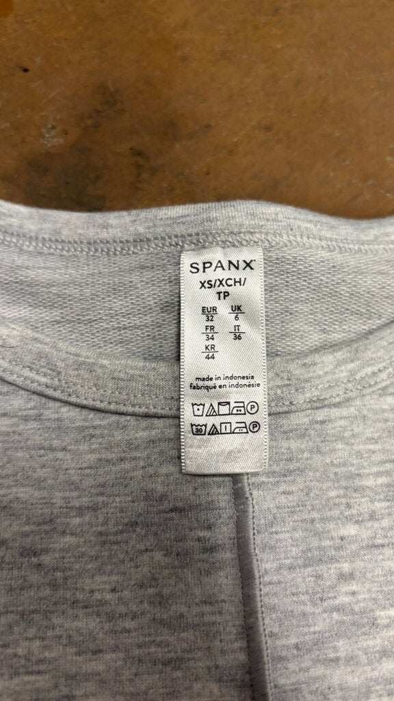 Size XS Spanx Grey Quarter Sleeve