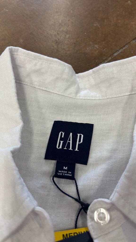 Medium Gap White Long Sleeve Button-Up Shirt