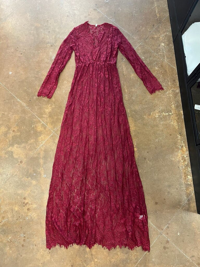 Elegant Long Lace Burgundy Dress